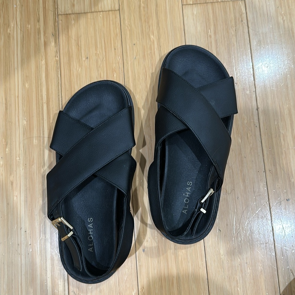 ALOHAS Marshmallow Vegan Leather Sandals with Wide Strap - Picture 3 of 3